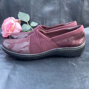 Clarks Cora Heather Slip On Comfort Loafer Shoes Flats color Burgundy size 7
